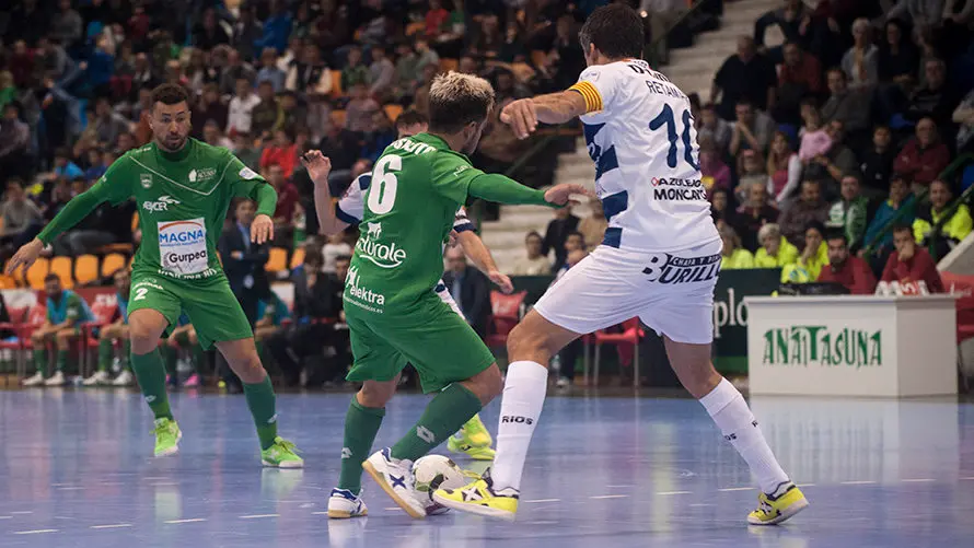 Magna Gurpea - Rios renovables Zaragoza en el Pabellón Anaitasuna. MIGUEL OSÉS_33