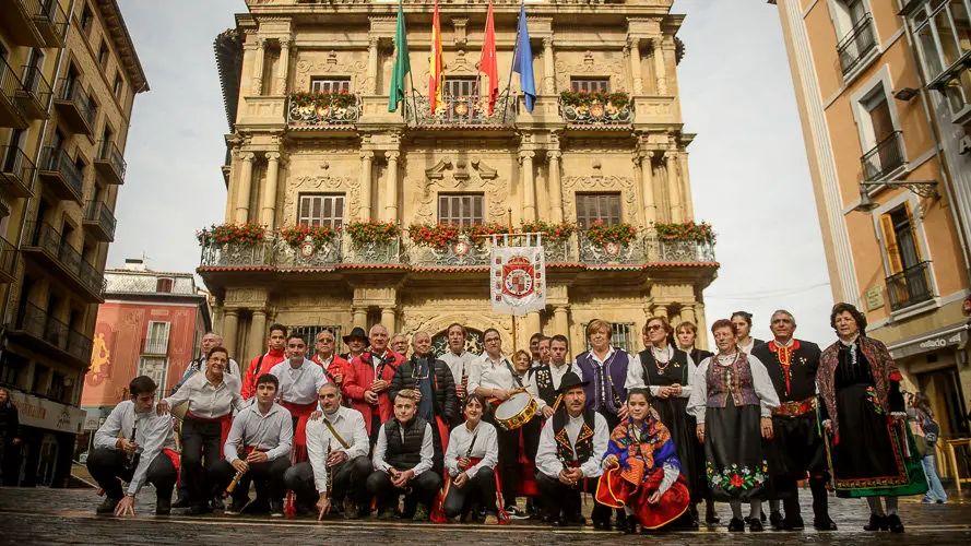 Salida de grupos musicales en Pamplona organizada por la Casa de Castilla y León en Navarra. PABLO LASAOSA (6)