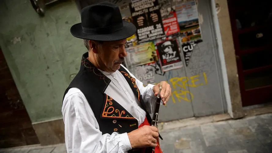 Salida de grupos musicales en Pamplona organizada por la Casa de Castilla y León en Navarra. PABLO LASAOSA (7)
