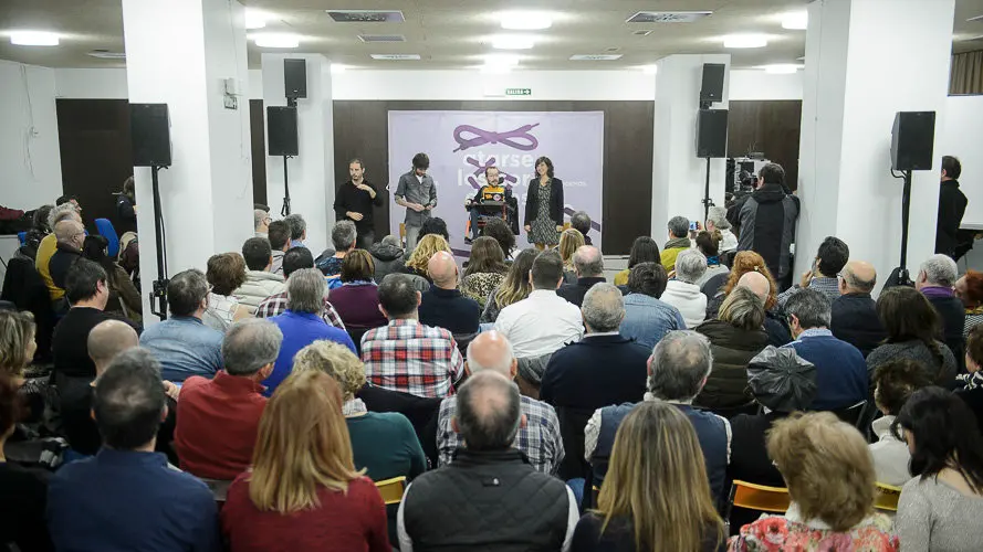 El secretario de Organización de Podemos, Pablo Echenique, abre la ruta _Atarse los cordones_. PABLO LASAOSA 06