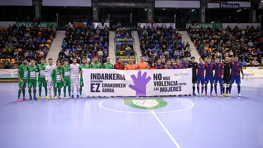 Magna Gurpea - Levante, Pabellón Anaitasuna. MIGUEL OSÉS_1