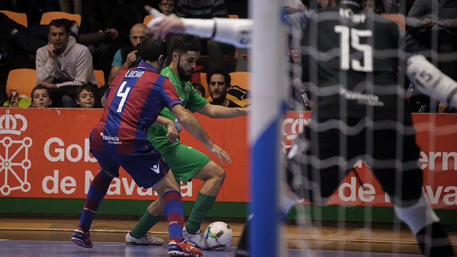 Magna Gurpea - Levante, Pabellón Anaitasuna. MIGUEL OSÉS_10