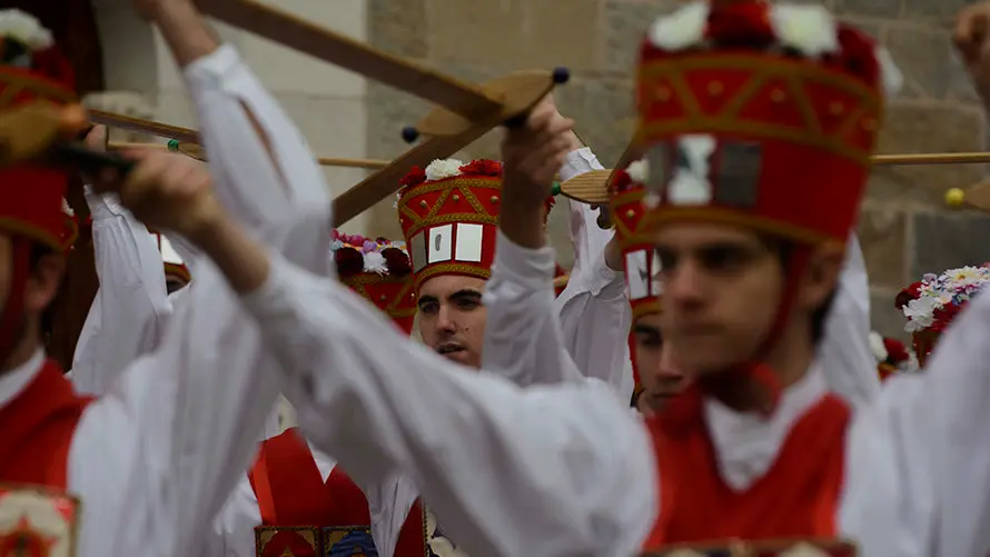 Inauguración de un monolito conmemorativo en el Archivo Real con motivo del Día de Navarra. MIGUEL OSÉS (3)