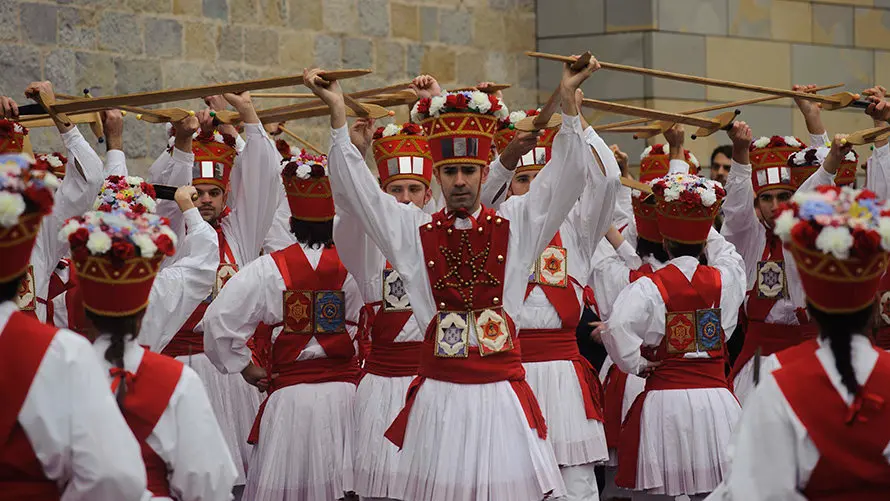 Inauguración de un monolito conmemorativo en el Archivo Real con motivo del Día de Navarra. MIGUEL OSÉS (19)