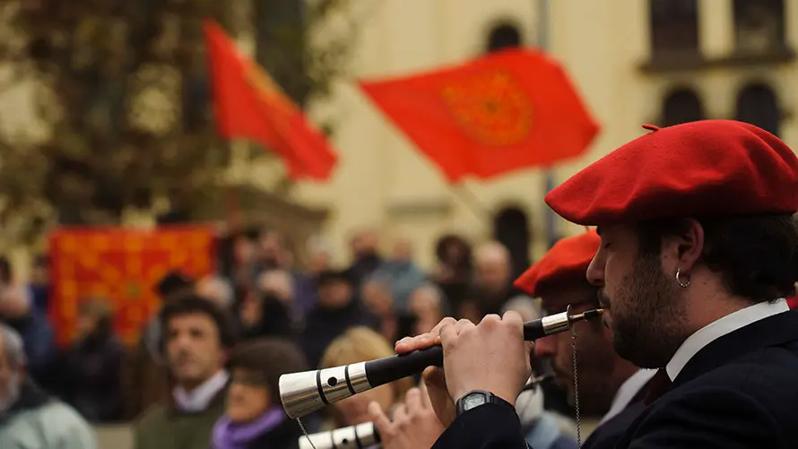 Inauguración de un monolito conmemorativo en el Archivo Real con motivo del Día de Navarra. MIGUEL OSÉS (21)