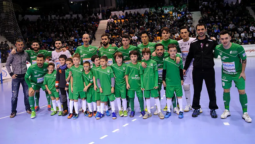 Partido de fútbol sala entre el Magna Gurpea - Inter Movistar. MIGUEL OSÉS_33 (4)