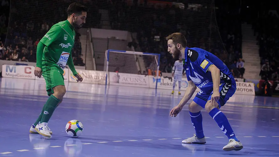 Partido de fútbol sala entre el Magna Gurpea - Inter Movistar. MIGUEL OSÉS_33 (7)