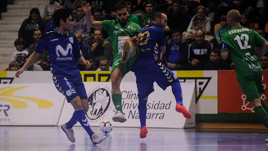 Partido de fútbol sala entre el Magna Gurpea - Inter Movistar. MIGUEL OSÉS_33 (8)