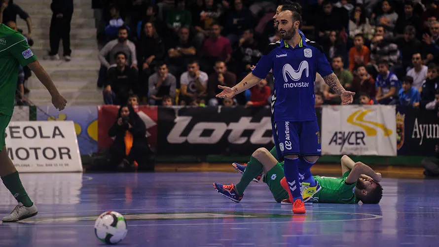 Partido de fútbol sala entre el Magna Gurpea - Inter Movistar. MIGUEL OSÉS_33 (12)