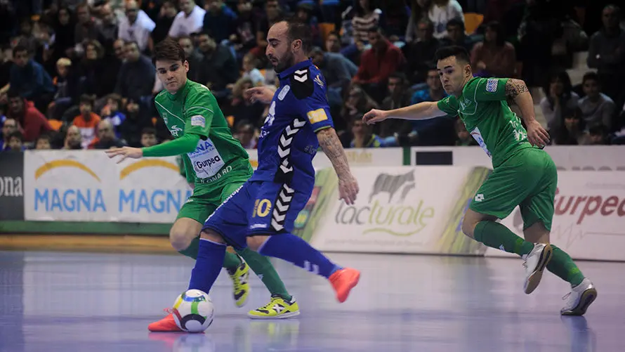 Partido de fútbol sala entre el Magna Gurpea - Inter Movistar. MIGUEL OSÉS_33 (13)