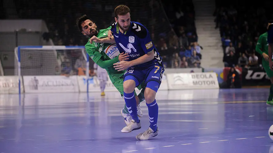 Partido de fútbol sala entre el Magna Gurpea - Inter Movistar. MIGUEL OSÉS_33 (14)