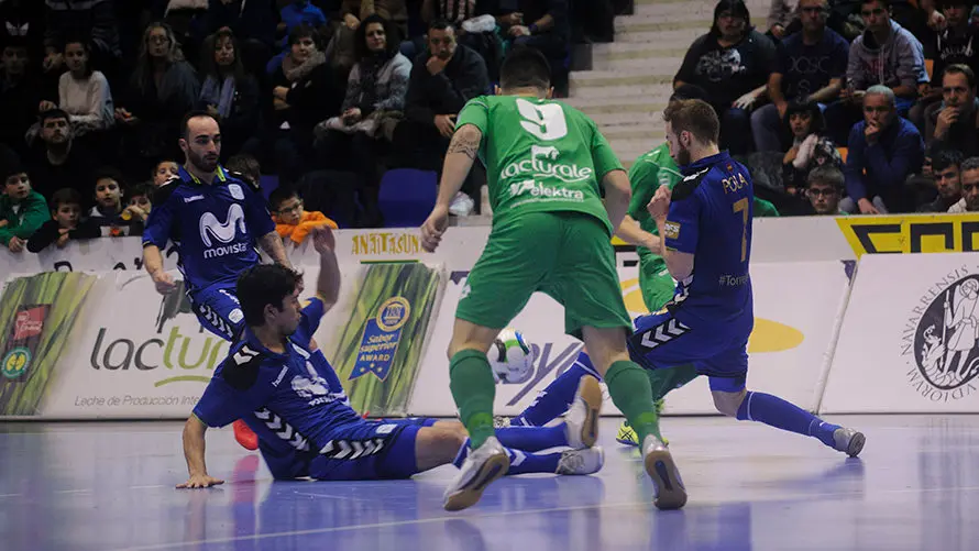 Partido de fútbol sala entre el Magna Gurpea - Inter Movistar. MIGUEL OSÉS_33 (17)