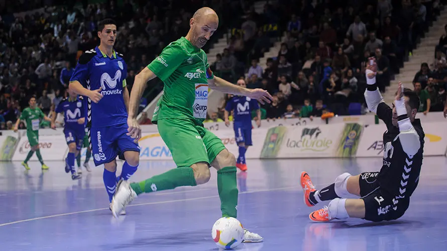 Partido de fútbol sala entre el Magna Gurpea - Inter Movistar. MIGUEL OSÉS_33 (20)