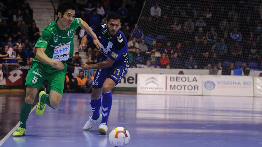 Partido de fútbol sala entre el Magna Gurpea - Inter Movistar. MIGUEL OSÉS_33 (27)