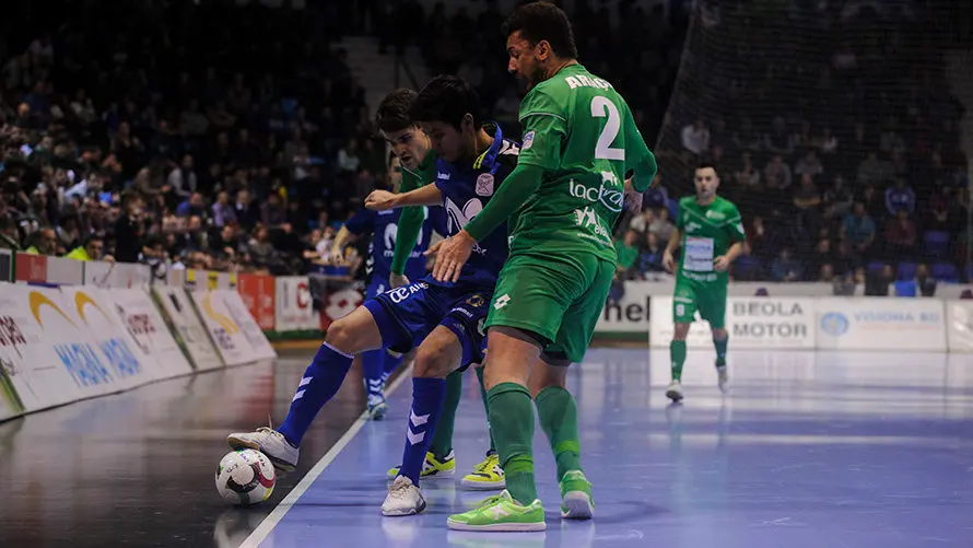 Partido de fútbol sala entre el Magna Gurpea - Inter Movistar. MIGUEL OSÉS_33 (28)