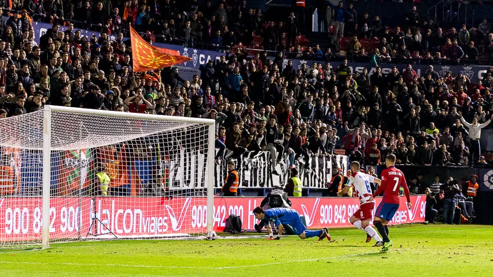 Partido de la Copa del Rey entre Osasuna y Granada (2-0) disputado en El Sadar (17). IÑIGO ALZUGARAY