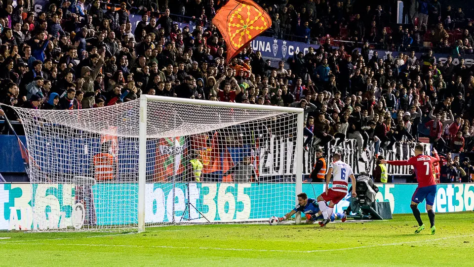 Partido de la Copa del Rey entre Osasuna y Granada (2-0) disputado en El Sadar (18). IÑIGO ALZUGARAY