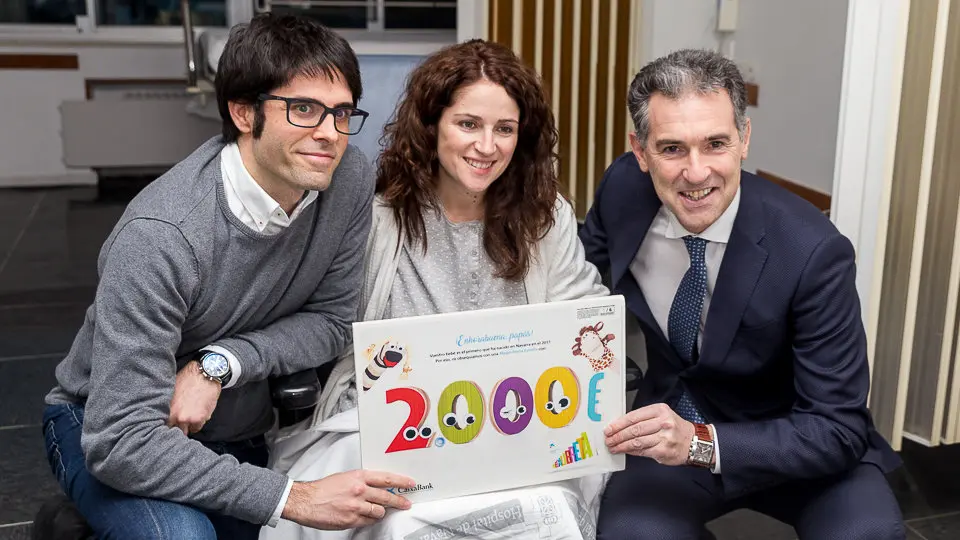 Alejandro San Martín Gurrea, hijo de José y Vanesa, es el primer bebé nacido en Navarra en 2017 (1). IÑIGO ALZUGARAY