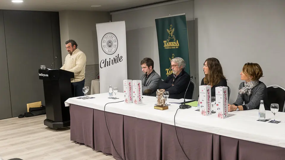 Entrega del VII Certamen de premios 'Heraldo de los Reyes Magos' de cuentos de Navidad que entrega la Asociación de Periodistas de Navarra (2). IÑIGO ALZUGARAY