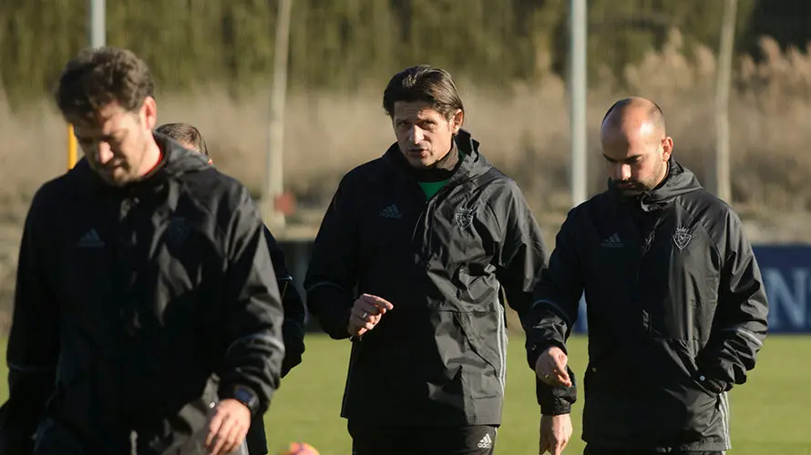 Segundo entrenamiento del nuevo entrenador de Osasuna Valiljevic. MIGUEL OSÉS_1