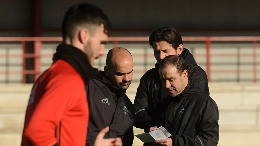 Segundo entrenamiento del nuevo entrenador de Osasuna Valiljevic. MIGUEL OSÉS_2