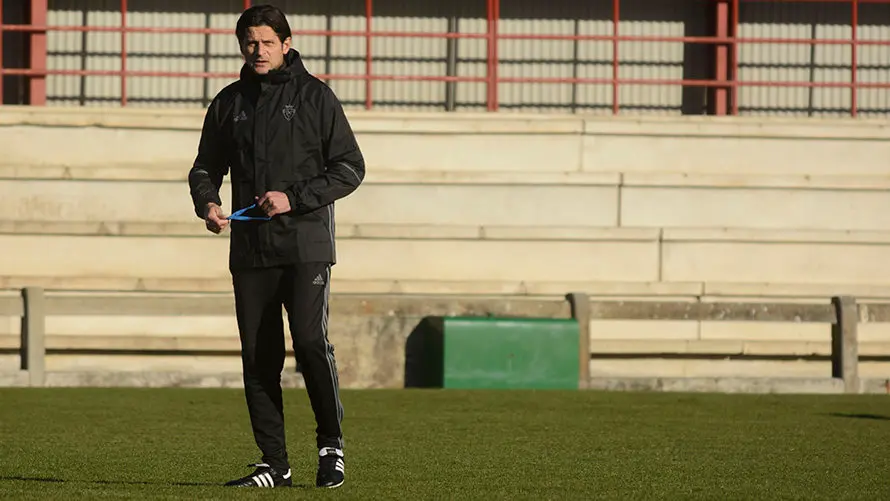 Segundo entrenamiento del nuevo entrenador de Osasuna Valiljevic. MIGUEL OSÉS_9