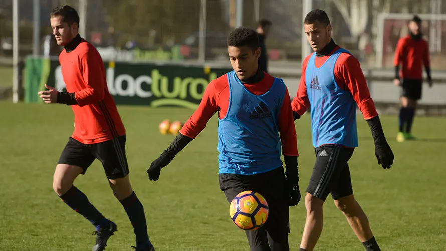 Segundo entrenamiento del nuevo entrenador de Osasuna Valiljevic. MIGUEL OSÉS_13