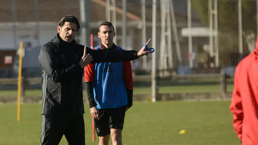 Segundo entrenamiento del nuevo entrenador de Osasuna Valiljevic. MIGUEL OSÉS_16