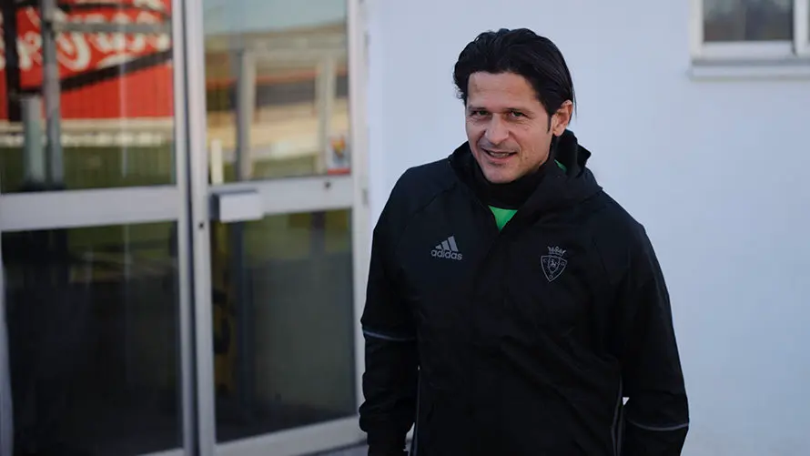 Segundo entrenamiento del nuevo entrenador de Osasuna Valiljevic. MIGUEL OSÉS_17