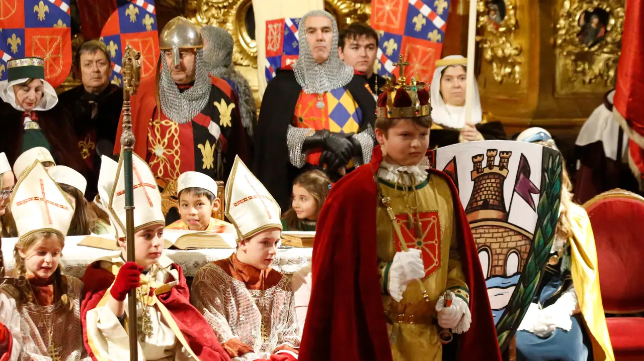 Coronación de David Rotari como nuevo Rey de la Faba en Lodosa. CEDIDA (3)