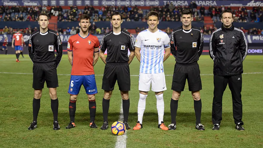 Burgos Bengoetxea en el partido Osasuna - Málaga. PABLO LASAOSA.