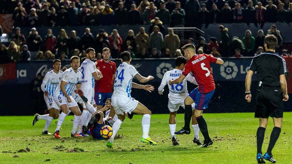 Partido de Liga entre Osasuna y Málaga (1-1) disputado en El Sadar (24). IÑIGO ALZUGARAY