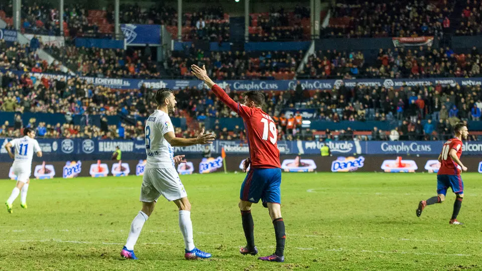 Partido de Liga entre Osasuna y Málaga (1-1) disputado en El Sadar (54). IÑIGO ALZUGARAY