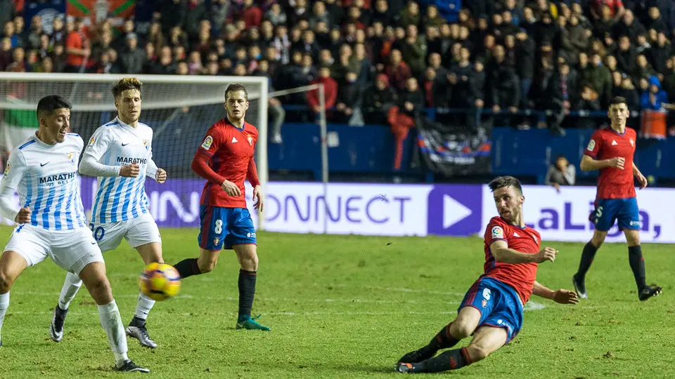 Partido de Liga entre Osasuna y Málaga (1-1) disputado en El Sadar (61). IÑIGO ALZUGARAY