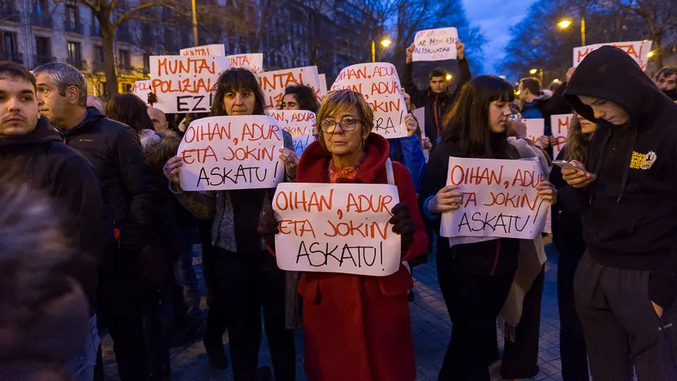 Multitudinaria concentración para exigir la puesta en libertad de los jóvenes de Alsasua acusados de una agresión a dos guardias civiles y sus parejas (08). IÑIGO ALZUGARAY