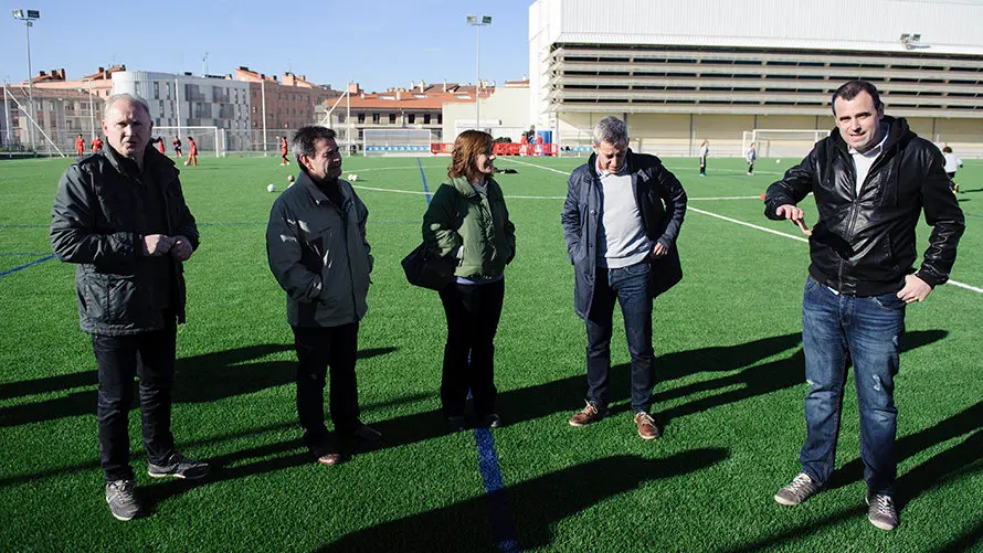 Presentación de del nuevo campo de hierba artificial del estadio Larrabide de la mano de la Consejera de Cultura, Deporte y Juventud Ana Herrera. MIGUEL OSÉS