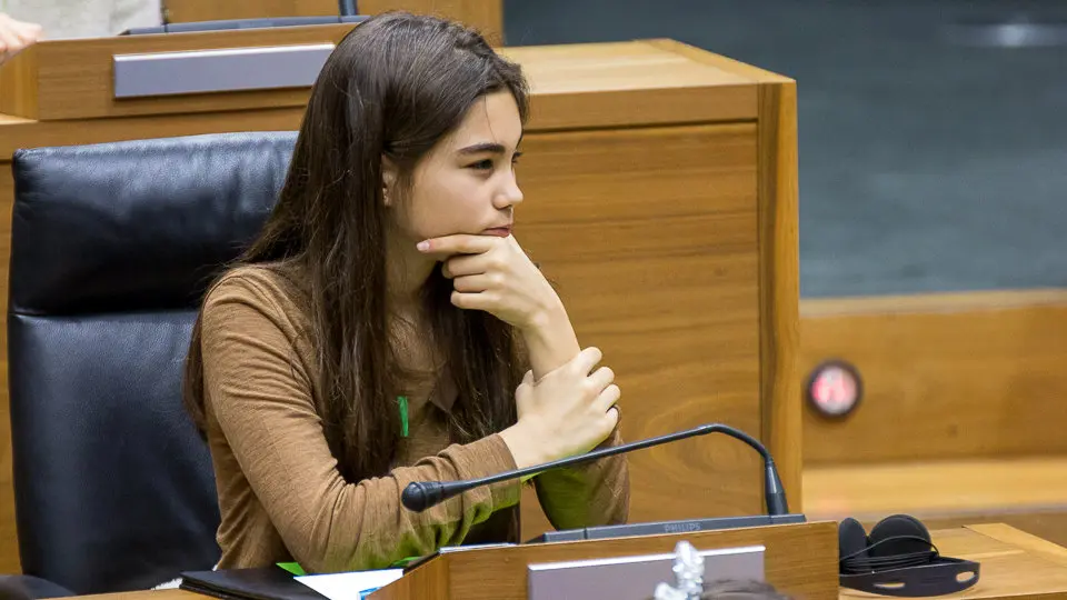 El Parlamento de Navarra celebra una sesión con 73 escolares, organizada por Aldeas Infantiles (11). IÑIGO ALZUGARAY