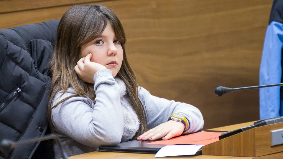 El Parlamento de Navarra celebra una sesión con 73 escolares, organizada por Aldeas Infantiles (12). IÑIGO ALZUGARAY