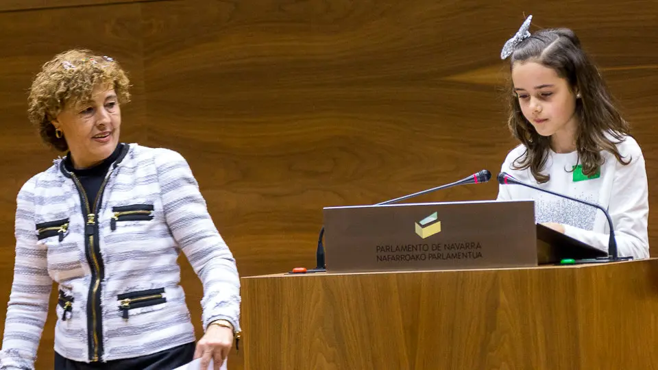 El Parlamento de Navarra celebra una sesión con 73 escolares, organizada por Aldeas Infantiles (16). IÑIGO ALZUGARAY
