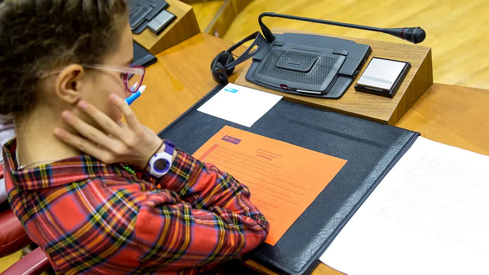 El Parlamento de Navarra celebra una sesión con 73 escolares, organizada por Aldeas Infantiles (43). IÑIGO ALZUGARAY