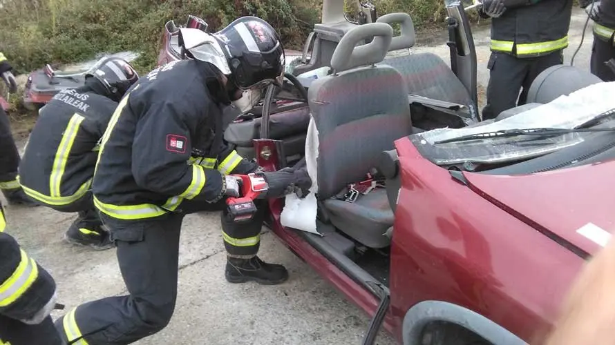Actividades de entrenamiento de los nuevos bomberos de Navarra. BOMBEROS (4)