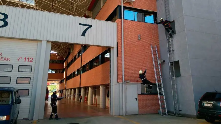 Actividades de entrenamiento de los nuevos bomberos de Navarra. BOMBEROS (7)