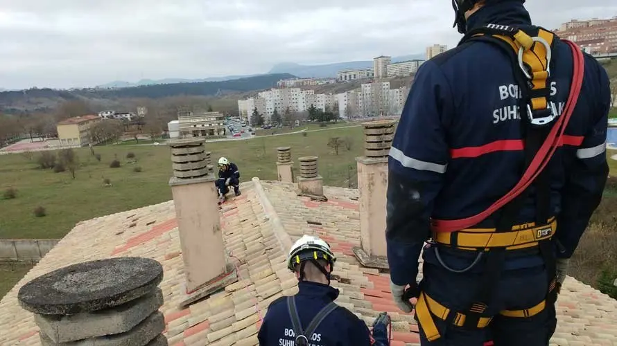 Actividades de entrenamiento de los nuevos bomberos de Navarra. BOMBEROS (9)