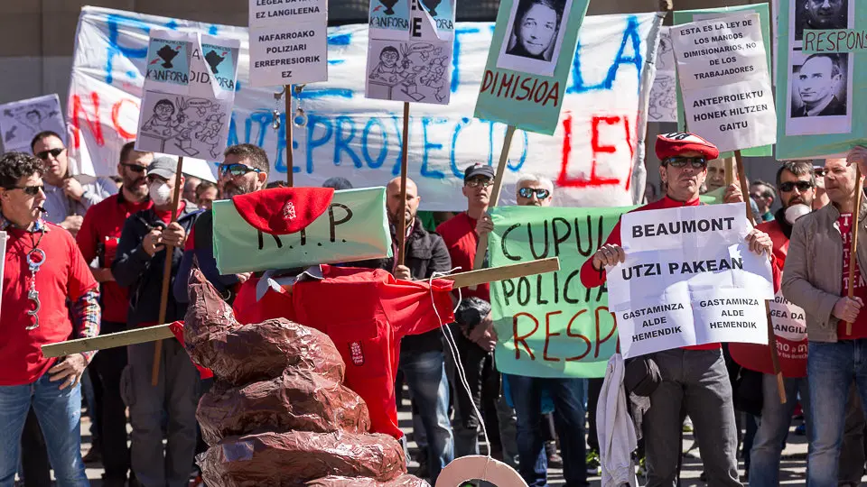 Concentración contra el anteproyecto de ley de policías de Navarra elaborado por el Gobierno (21). IÑIGO ALZUGARAY