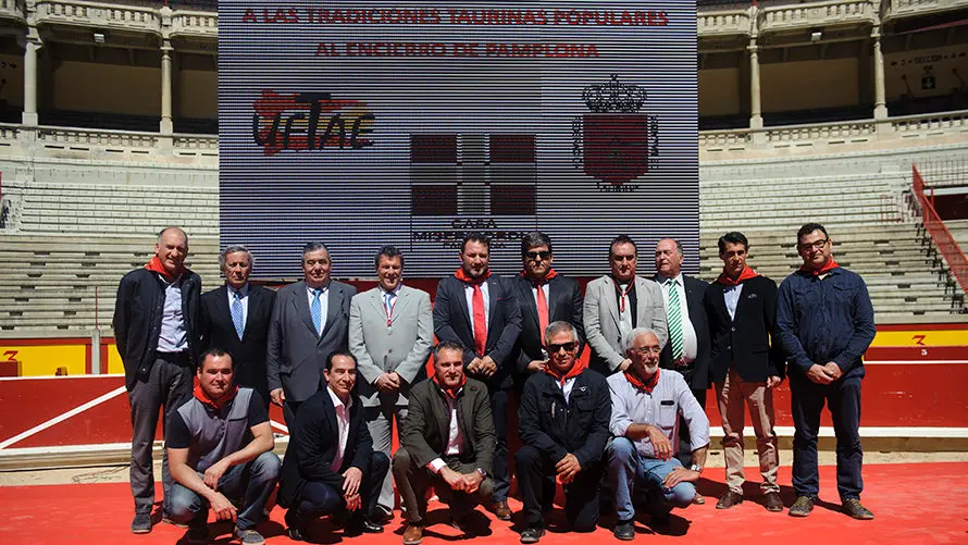 Entrega del primer Premio a las Tradiciones Taurinas Populares al encierro de los Sanfermines. MIGUEL OSÉS (17)