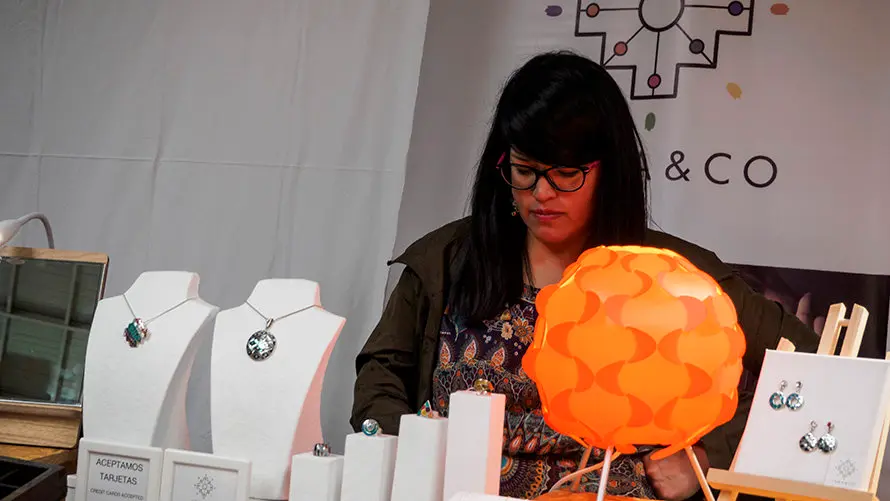 Octava edición del mercado de diseño Ame&Art Market en la antigua estación de autobuses de Pamplona. MIGUEL OSÉS