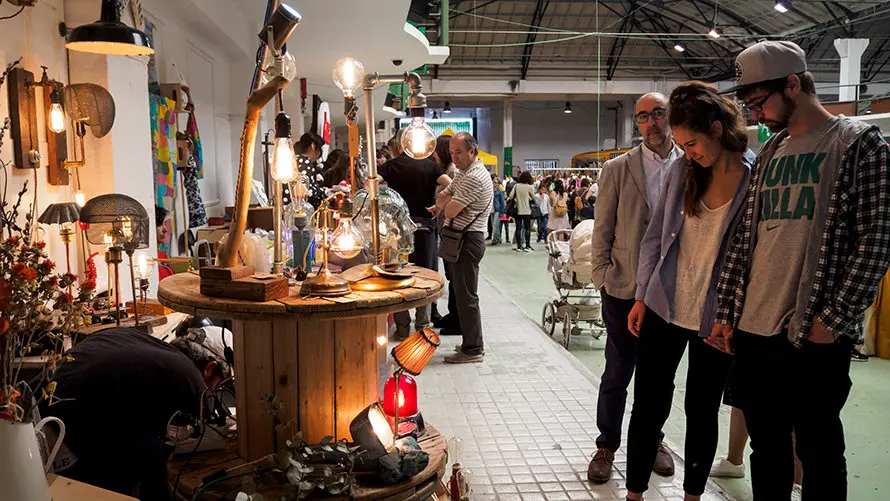 Octava edición del mercado de diseño Ame&Art Market en la antigua estación de autobuses de Pamplona. MIGUEL OSÉS