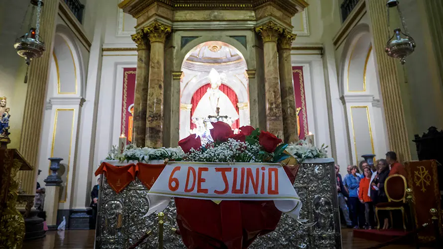 Sexta misa de la escalera en la capilla de San Fermín. MIGUEL OSÉS
