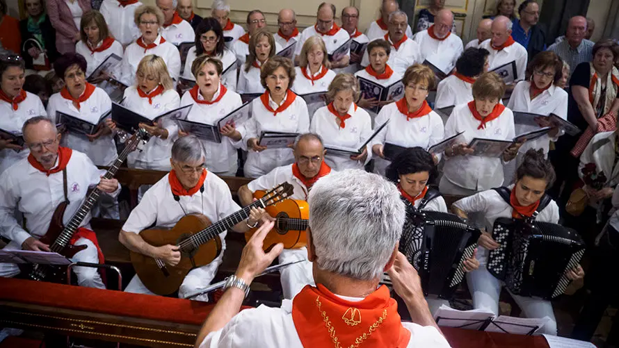 Sexta misa de la escalera en la capilla de San Fermín. MIGUEL OSÉS