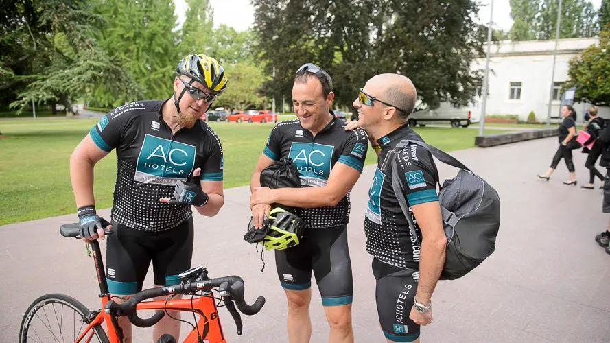 XXVII Ruta Xacobea en bici de AC Hoteles, con más de 70 participantes como Antonio Catalán o Indurain. PABLO LASAOSA (1)